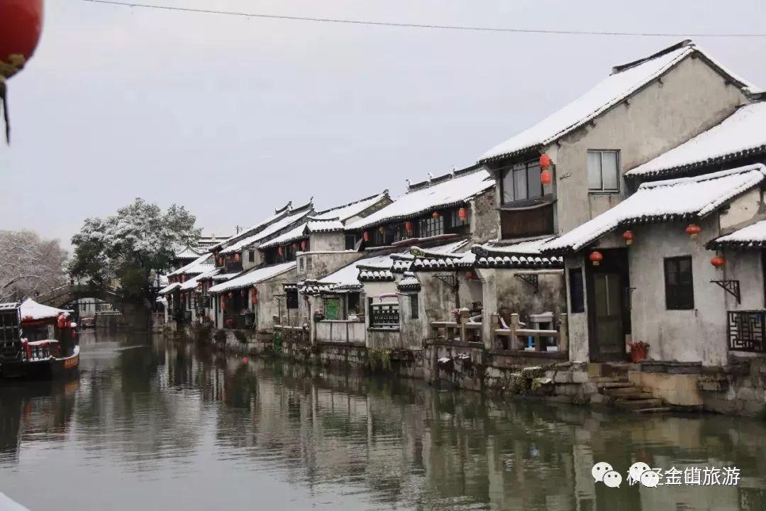 诸葛亮出山时，水镜先生仰天大笑说10个字，暗示了孔明的最终结局